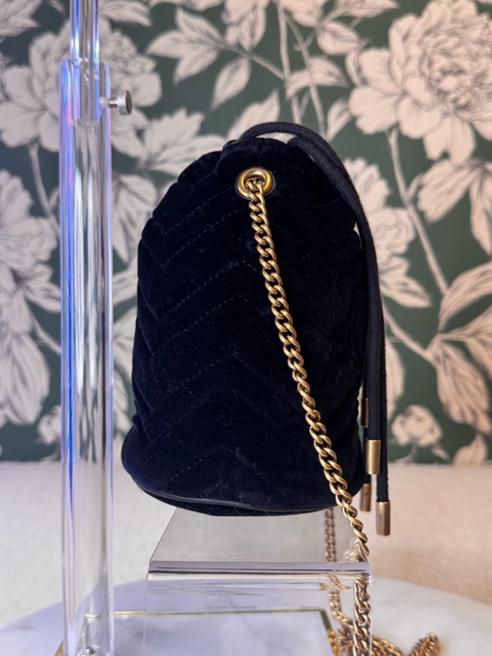 Gucci Black Velvet Mini Drawstring Bucket Bag with Gold Hardware - Picture 4 of 9